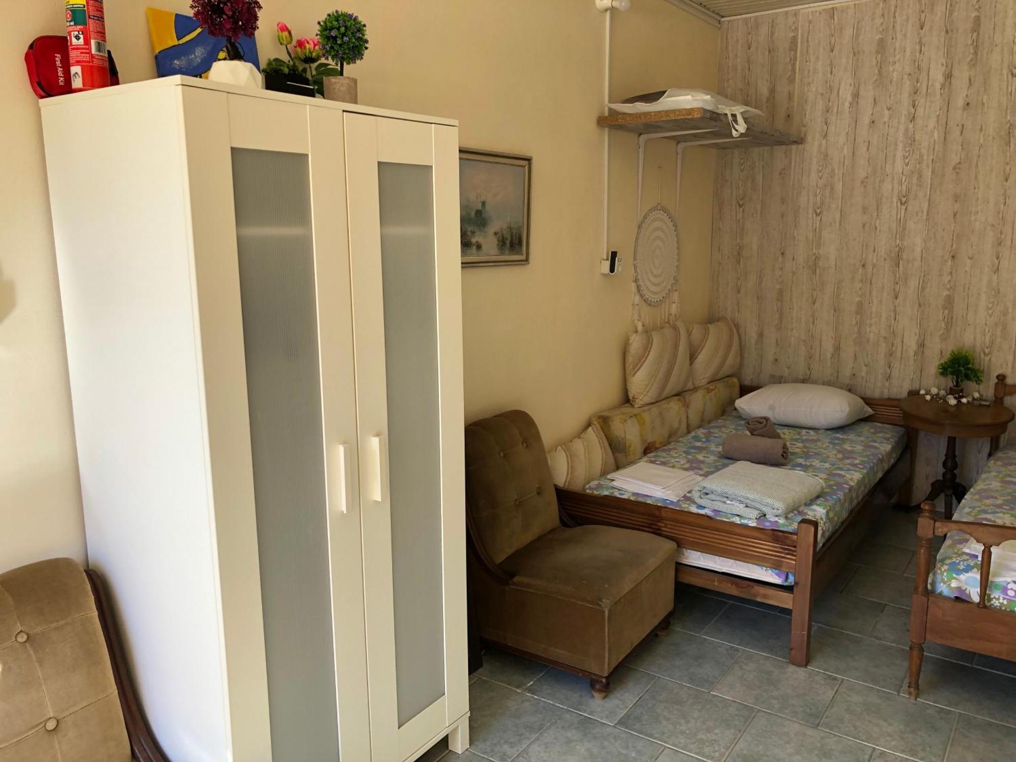 Converted Shed Studio & Garden Hanging Bed Pórto Ráfti المظهر الخارجي الصورة
